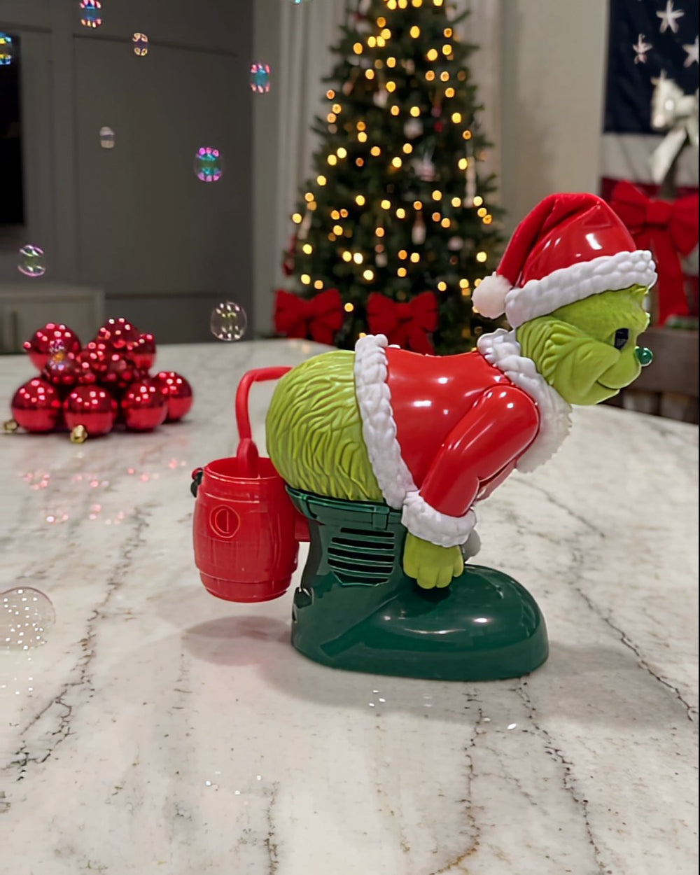 grinch_bubbles_closeup.jpg